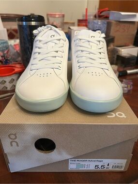 Women’s On Running The Roger Advantage White Sneakers
